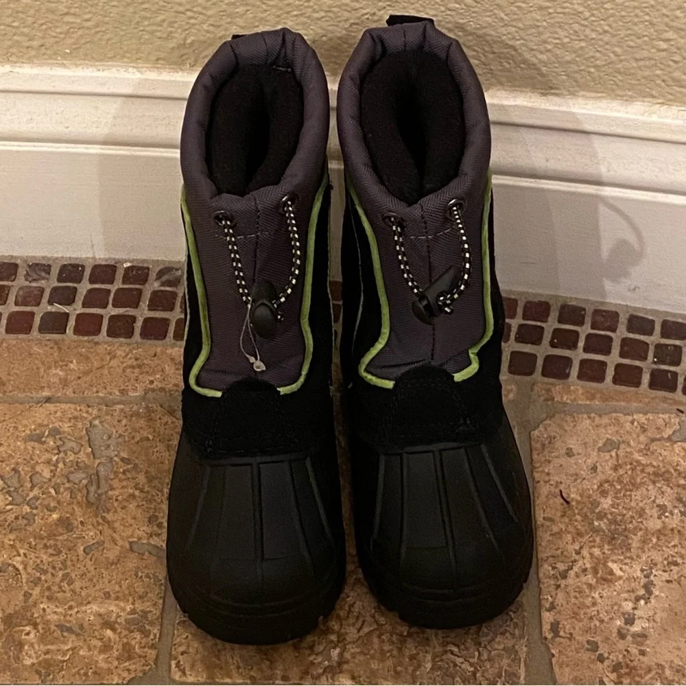 NWOT~TOTES Toddler Black Green Snow Boots Size 8-Unisex